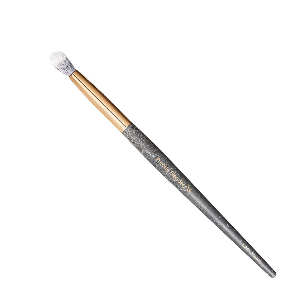 i.am.klean Precise blender brush